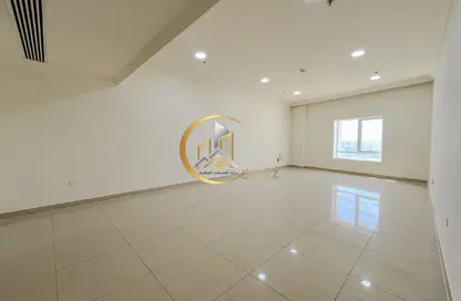 Apartment - 3 Bedrooms - 2 Bathrooms for rent in Al Salam Tower - Corniche Road - Corniche Road - Doha