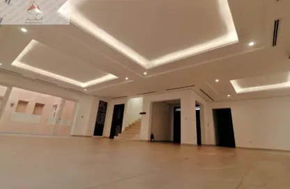 Villa - 4 Bedrooms - 5 Bathrooms for rent in East Gate - West Bay Lagoon - Doha