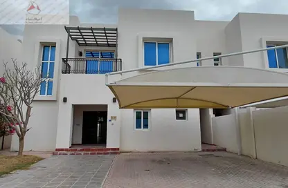 فيلا - 3 غرف نوم - 4 حمامات للايجار في حدائق العين - عين خالد - الدوحة