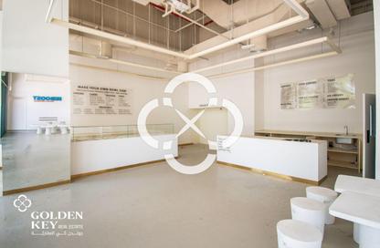 Shop - Studio - 1 Bathroom for rent in Boulevard View - Yasmeen City - Lusail