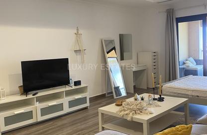 Apartment - Studio - 1 for rent in West Porto Drive - Porto Arabia - The Pearl Island - Doha