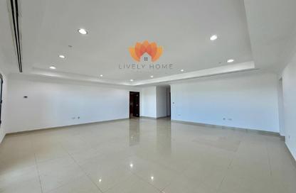 Apartment - 3 Bedrooms - 3 Bathrooms for rent in Tower 16 - Porto Arabia - The Pearl Island - Doha