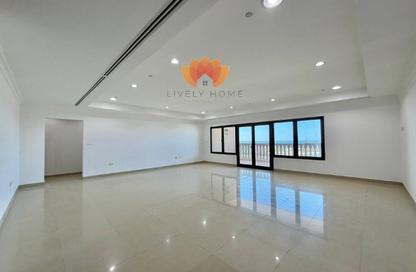 Apartment - 3 Bedrooms - 3 Bathrooms for rent in Tower 16 - Porto Arabia - The Pearl Island - Doha