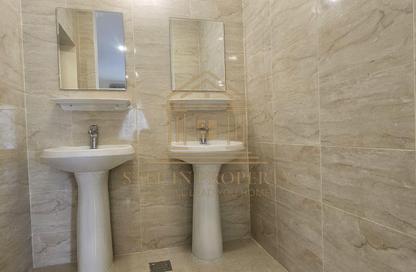 Villa - 5 Bedrooms - 6 Bathrooms for rent in Al Keesa Gate - Al Kheesa - Umm Salal Mohammed