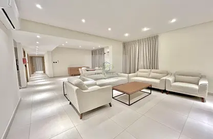 Apartment - 3 Bedrooms - 3 Bathrooms for rent in Umm Ghuwailina 4 - Umm Ghuwailina - Doha