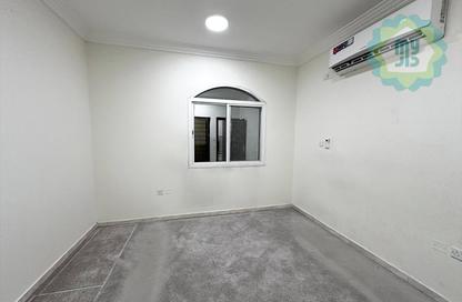 شقة - 2 غرف نوم - 2 حمامات للايجار في مدينة خليفة جنوب - مدينة خليفة - الدوحة
