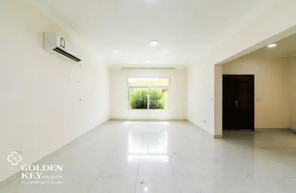 فيلا - 4 غرف نوم - 4 حمامات للايجار في شارع الهناء - الغرافة - الدوحة