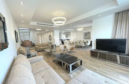 Compound - 4 Bedrooms - 6 Bathrooms for rent in Les Maisons Blanches - Lusail