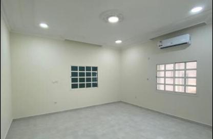 Apartment - Studio - 1 for rent in Al Dafna - Doha