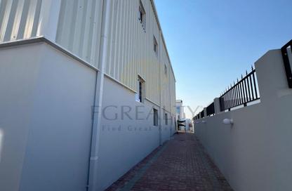 Warehouse - Studio - 3 Bathrooms for rent in East Industrial Street - Birkat Al Awamer - Al Wakra