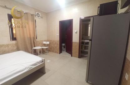 Apartment - Studio - 1 Bathroom for rent in Umm Ghuwailina 4 - Umm Ghuwailina - Doha