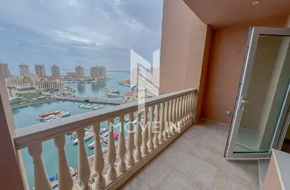 شقة - 2 غرف نوم - 3 حمامات للايجار في طريق بورتو الشرقي - بورتو أرابيا - جزيرة اللؤلؤة - الدوحة