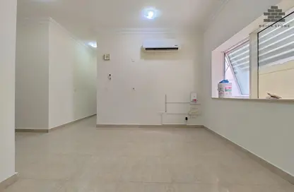 Apartment - 2 Bedrooms - 2 Bathrooms for rent in Muntazah 10 - Al Muntazah - Doha