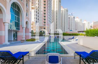 شقة - 2 غرف نوم - 3 حمامات للايجار في فيفا غرب - فيفا بحرية - جزيرة اللؤلؤة - الدوحة