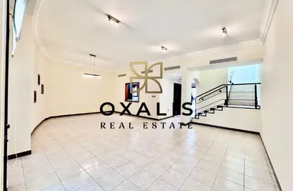 فيلا - 3 غرف نوم - 4 حمامات للايجار في شارع المطار القديم - طريق المطار القديم - الدوحة