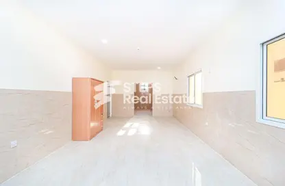 سكن عمال - استوديو - 8 حمامات للايجار في أم صلال محمد - مدينة أم صلال - الدوحة