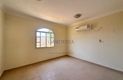 مجمع سكني - 4 غرف نوم - 4 حمامات للايجار في شارع الثمار - أم غويلينا - الدوحة