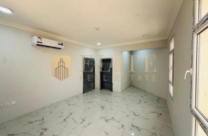 Apartment - 3 - 3 for rent in Umm Ghwailina Comm - Umm Ghuwalina - Umm Ghuwailina - Doha