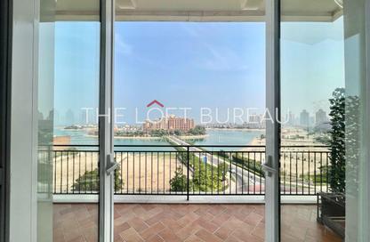Apartment - 1 Bedroom - 2 Bathrooms for rent in Carnaval - Qanat Quartier - The Pearl Island - Doha