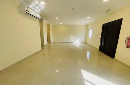 Villa - 6 Bedrooms - 6 Bathrooms for rent in Al Kheesa - Al Kheesa - Umm Salal Mohammed