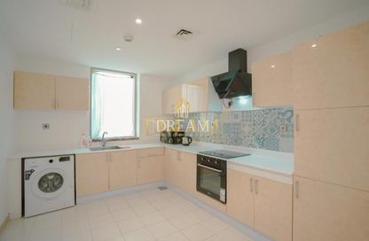 Apartment - 2 Bedrooms - 2 Bathrooms for rent in Bin Al Sheikh Towers - Al Mirqab Al Jadeed - Doha