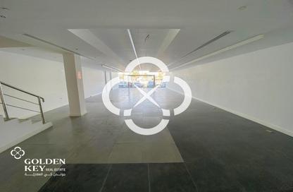 معرض - استوديو - 1 حمام للايجار في طريق سلوى - العزيزية - الدوحة