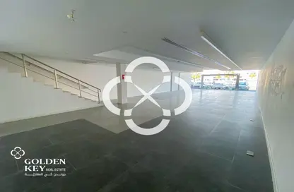 Show Room - Studio - 1 Bathroom for rent in Salwa Road - Al Aziziyah - Doha