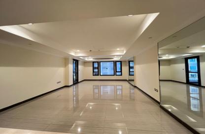 Apartment - 1 Bedroom - 2 Bathrooms for rent in East Porto Drive - Porto Arabia - The Pearl Island - Doha
