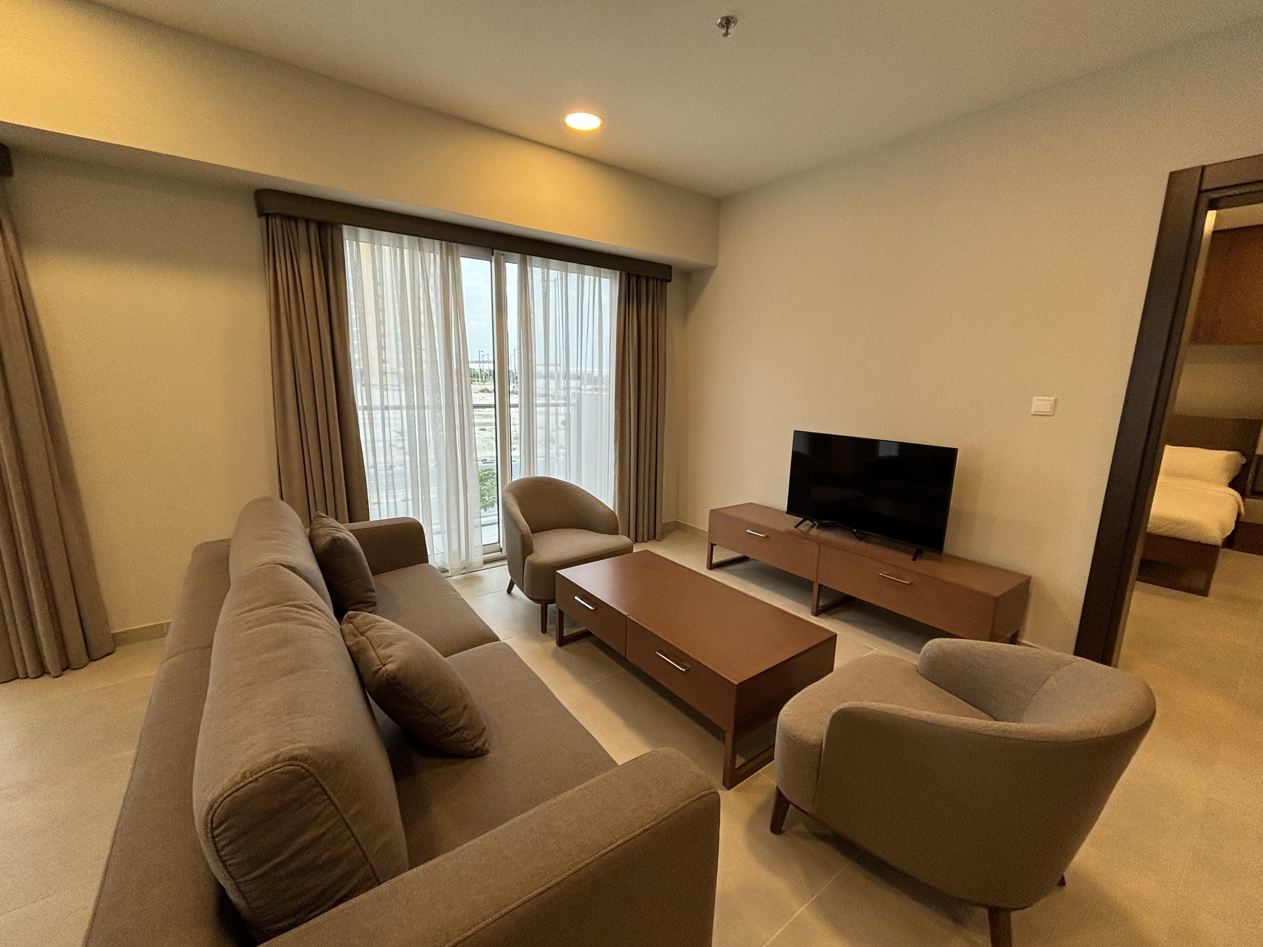 Huge | 1BR S-F | Bills Inc | Road and city view |