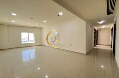 Apartment - 3 Bedrooms - 2 Bathrooms for rent in Al Bida'a Tower - Corniche Road - Corniche Road - Doha