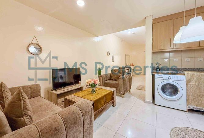 Classic Studio Flat with Balcony | Including Bills