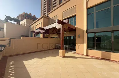 Townhouse - 4 Bedrooms - 4 Bathrooms for rent in Tower 16 - Porto Arabia - The Pearl Island - Doha