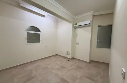Apartment - 1 Bedroom - 1 Bathroom for rent in Umm Al Seneem Street - Ain Khaled - Doha