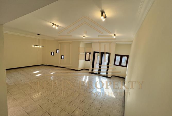 983961 - Property Image 2