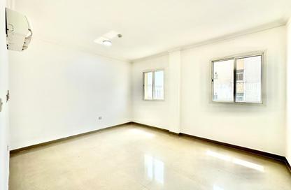 Apartment - 2 Bedrooms - 2 Bathrooms for rent in Bin Omran 35 - Fereej Bin Omran - Doha
