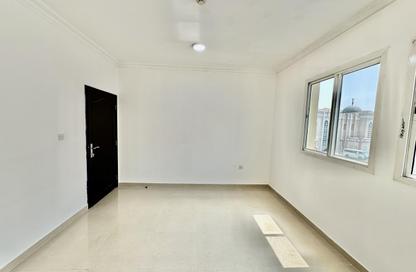 Apartment - 2 Bedrooms - 2 Bathrooms for rent in Bin Omran 35 - Fereej Bin Omran - Doha