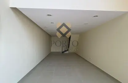 محل تجاري - استوديو - 1 حمام للايجار في عين خالد - الدوحة