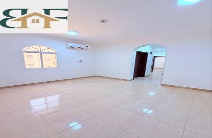 Apartment - 2 Bedrooms - 2 Bathrooms for rent in Umm Ghwailina Comm - Umm Ghuwalina - Umm Ghuwailina - Doha