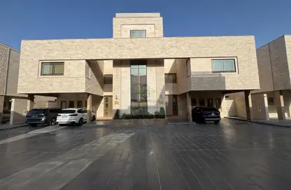 Villa - 4 Bedrooms - 5 Bathrooms for rent in Al Maamoura - Al Maamoura - Doha