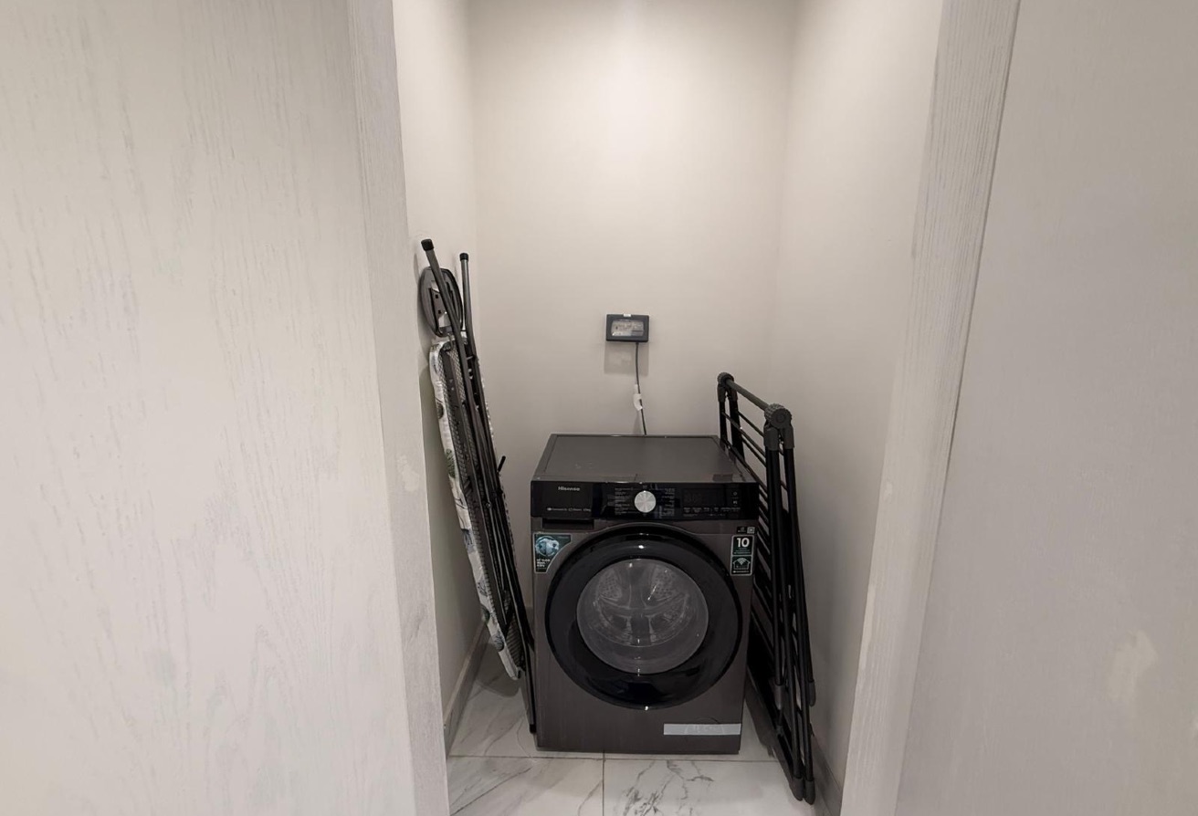 Premium 1BR Apartment | Bills Included thumbnail 5