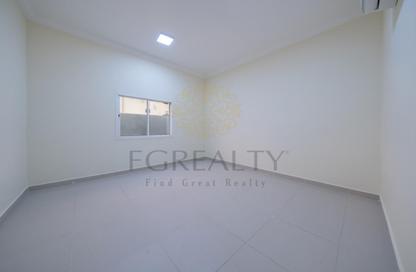 مجمع سكني - 4 غرف نوم - 5 حمامات للبيع في أم صلال علي - أم صلال على - الدوحة