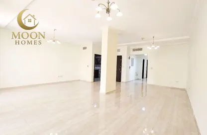 Apartment - 2 Bedrooms - 3 Bathrooms for rent in Umm Ghuwailina 4 - Umm Ghuwailina - Doha