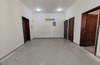 Apartment - 1 Bedroom - 2 Bathrooms for rent in Umm Ghuwailina 4 - Umm Ghuwailina - Doha