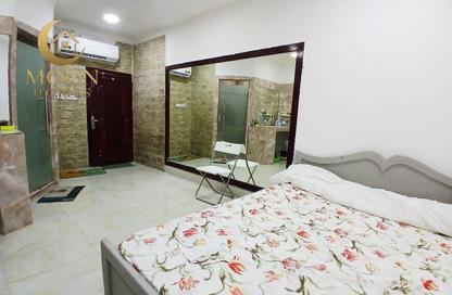 Apartment - Studio - 1 Bathroom for rent in Umm Ghuwailina 4 - Umm Ghuwailina - Doha