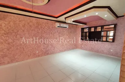 Villa - 5 Bedrooms - 4 Bathrooms for rent in Al Maamoura - Al Maamoura - Doha