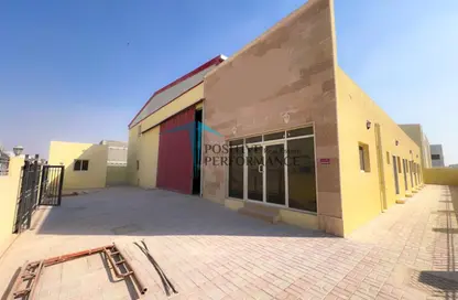 Warehouse - Studio - 4 Bathrooms for rent in East Industrial Street - Birkat Al Awamer - Al Wakra