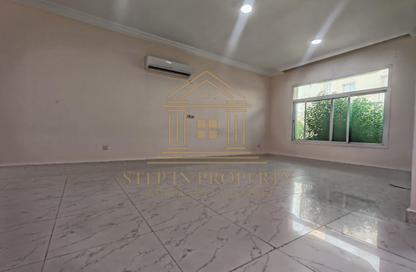 Villa - 4 Bedrooms - 4 Bathrooms for rent in Souk Al gharaffa - Al Gharrafa - Doha