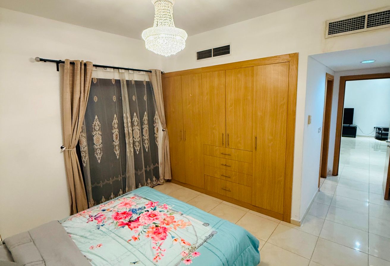 Exclusive Deal offer Furnished 1BHK Prime locatino thumbnail 5