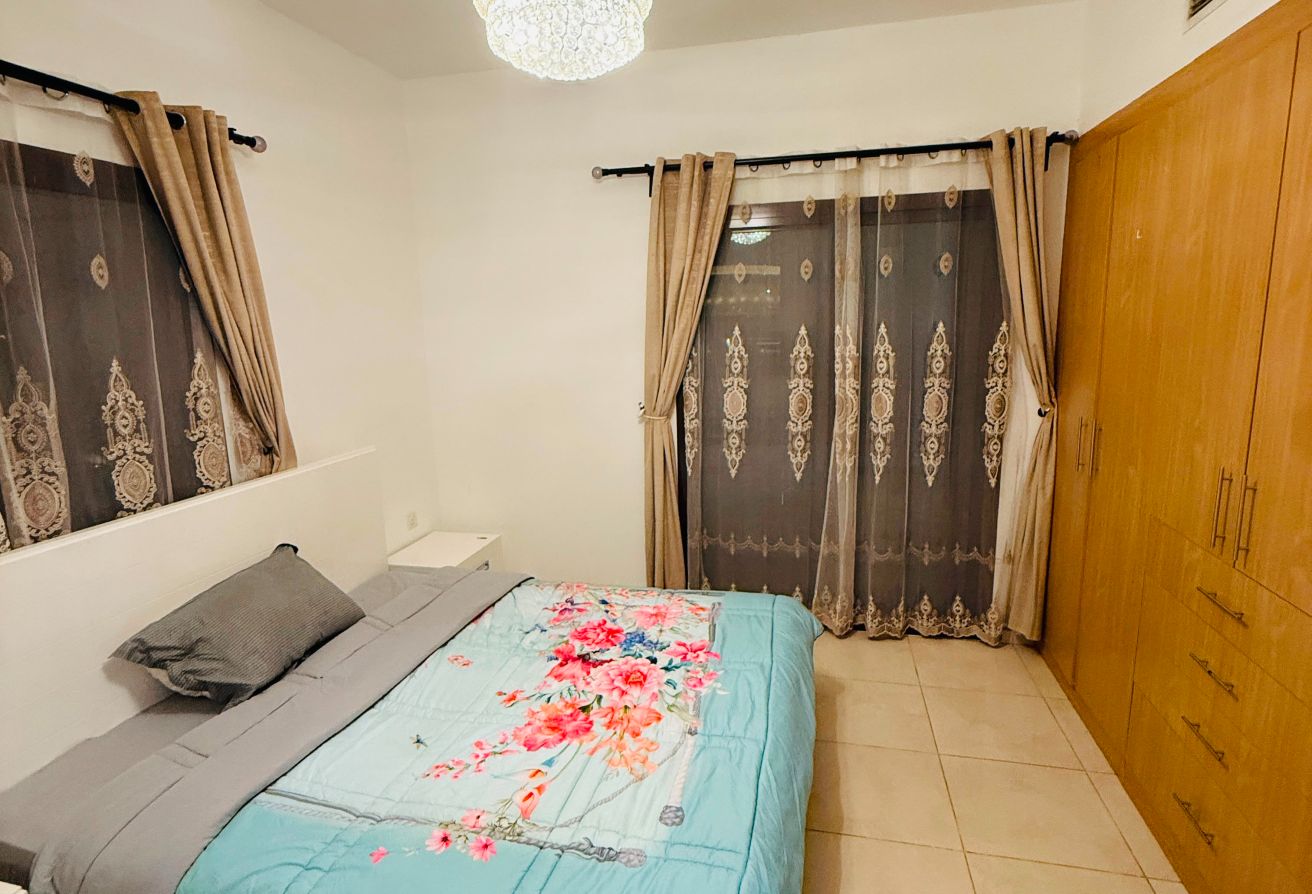 Exclusive Deal offer Furnished 1BHK Prime locatino thumbnail 4
