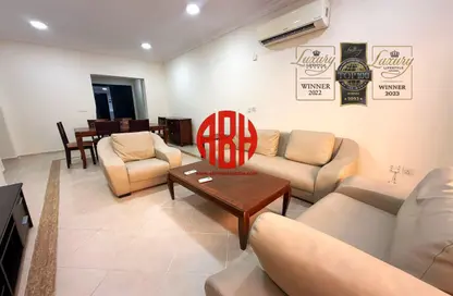 شقة - 4 غرف نوم - 5 حمامات للايجار في شارع انس - فريج بن محمود الشمالي - فريج بن محمود - الدوحة